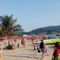 Ponta da Praia amplo 3dorm 3ban frente ao mar