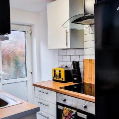 Charming and cosy home near LFC Stadium, 10 mins drive to the Liverpool city centre