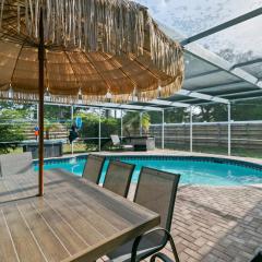 Spacious Modern House. Private Heated Pool and Spa