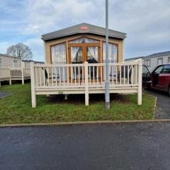 Mini lodge hot tub hols at Kingfisher Court