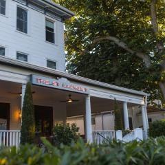 The St Laurent Guest Rooms