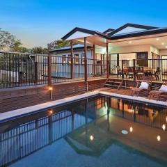 Luxury Holiday Home in Alex - Heated Pool - Pets Allowed