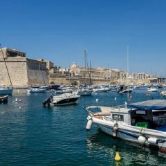Modern apt Kalkara seafront!