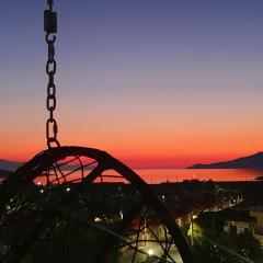 Sea & Mountain Apartment Close to Port and City