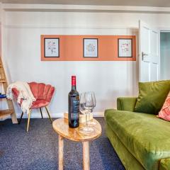Brewery Loft - 3 Bedroom Bright Spacious apartment in the centre of town, Wifi, Netflix