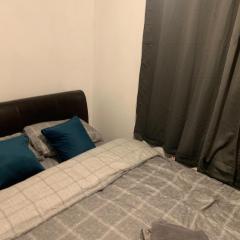 Private rm in a 2 bed near 4 train stations