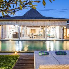 Lovely Canggu 4BR Private Pool Villa with Sundeck! 10mins Ride to Beach