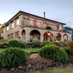 Spacious Apartment with the view of Mt. Wellington