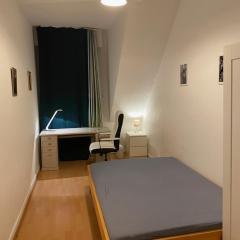 Nice Private Room in Shared Apartment - 2er WG