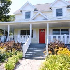 Carraig Mor Cottage - Beautiful House, Amazing Garden, Downtown Baileys Harbor