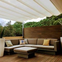 2 Story, 5 Bedroom, 3 Bath Flat, Steps from the Beach & Cliff Walk