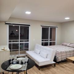 LOFT ENCANTADOR COM PISCINA, VAGA, WiFi, TV 50"