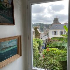 Appartement de 1634 avec balcon au sud sur jardin en plein cœur historique
