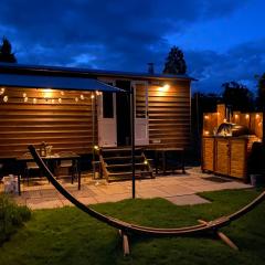 Poachers Hut at Keepers Cottage - Hot Tub & Pizza Oven - Trossachs