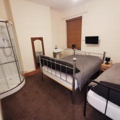 Old Trafford City Centre Events 4 Bedrooms 6 rooms sleeps 3 - 8