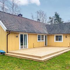 Gorgeous Home In Färjestaden With Wifi