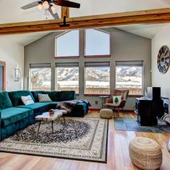 Twin Pines Cabin in Wilderness Ranch on Hwy 21, AMAZING Views, 20 ft ceilings, fully fenced yard, pet friendly, , Go paddle boarding at Lucky Peak, or snowshoeing in Idaho City and take in the hot springs, sleeps 10!