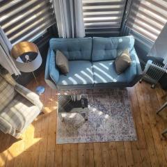 21 Mini Loft Apartment - Great Location - Comfy King Size Bed