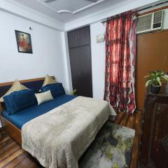 Homlee-Best Value flat with kitchen Near Metro