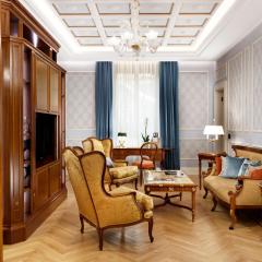 Luxury Apartments by Palazzo Portinari Salviati