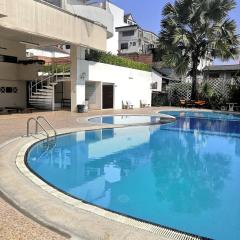7 pool condo opposite the train station near old city and Nimman