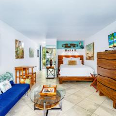 DOWNTOWN HAWAIIAN PARADISE HOTEL CONDO with Hot Tub, Pool & Beach - Kona Islander Inn