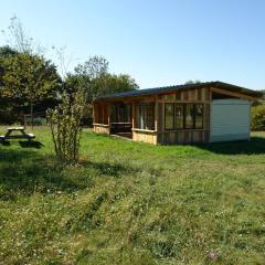 Mobile Home auf Campingplatz mit Naturbadesee