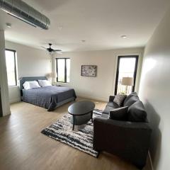 River Front Luxury Furnished Studio Downtown QC