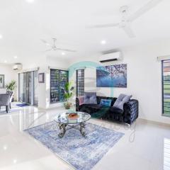 Zenhouse: Stylish Muirhead Home Near Park/Hospital
