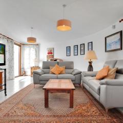 Villa with pool overlooking the Atlantic Ocean and Parque Holandes