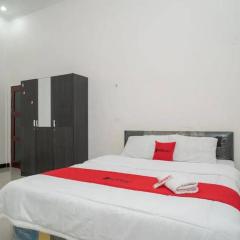 RedDoorz Syariah Near Syamsudin Noor Airport 4