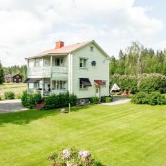 Guestrooms at Forest Family Home