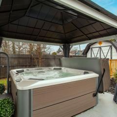 Blue Valley Inn - Hot Tub & Spacious Play Area!