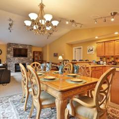 The Tanglewood Lodge- Amazing Ski Home for Groups, Hot Tub, Close to Killington Resort! home