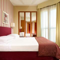 UNA Hotels The One Milano Hotel & Residence