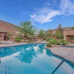 B6 l Hillside Hideaway, Indoor and Outdoor Fireplace, Sleeps 8