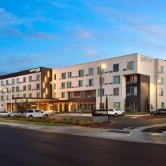 Courtyard by Marriott Fresno Clovis