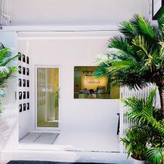 Modern Minimalism - Mandarin Palm Penthouse
