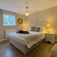 Charming 1 Bedroom Cottage Style Maisonette by HP Accommodation