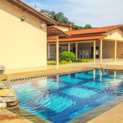 Casa de campo c piscina e lazer em Mairiporã