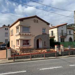 F2 Meublé avec Clim et WIFI à Amélie-les-Bains - FR-1-703-149