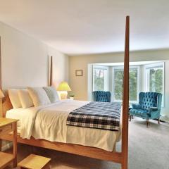 The Birch Ridge- Blue Velvet Room #10 - Queen Suite in Killington, Vermont, Hot Tub, Lounge, home