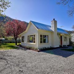 Aberdeen Cottage - Nestled in the Heart of Arrowtown - New!