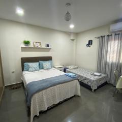 Agradable dormitorio en suite con estacionamiento privado