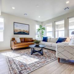Washington Home with Mtn Views, Near Hiking!