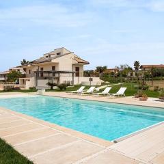 Villa Paradiso with private pool, BBQ area, huge garden and free parking