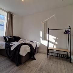 Flat 3. Modern one bed apartment, Tynte Hotel, Mountain Ash