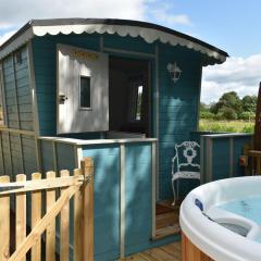 Riverview Lodges And Glamping
