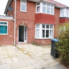 Deluxe 4-Bed House Close2 Wembley Stadium