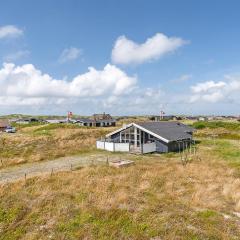 2 Bedroom Awesome Home In Hvide Sande